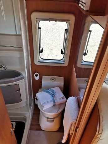 Viaggio del Camper Mansardato