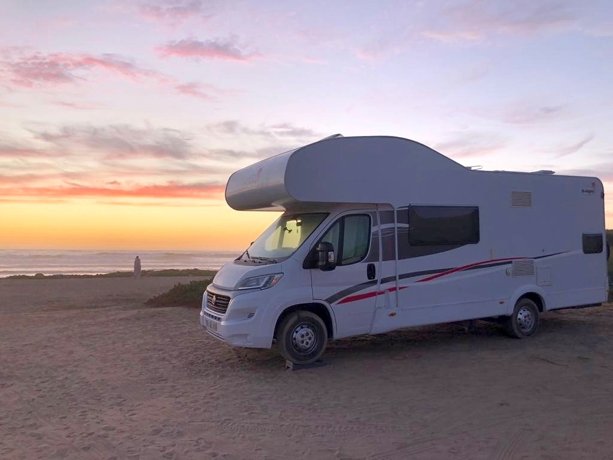 Viaggio del Camper Mansardato