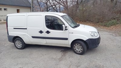 Campervan par mes soins Doblo Cargo Maxi 1,6 l 105 ch Te huur in Grenoble