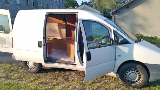 Rental Converted Van Nailloux Perso 03 Yescapa