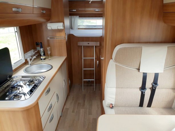 Viaggio del Camper Mansardato