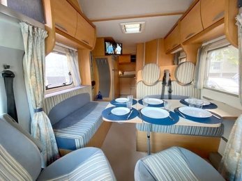 Alkoven Wohnmobil Pilote A-710 2,3 l 130 ch zu vermieten in Matosinhos