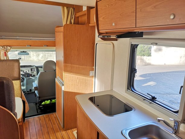 Viaggio del Camper Mansardato