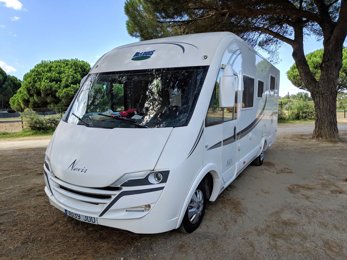 Camping-car Intégral Mclouis 880 G en location à Argentona