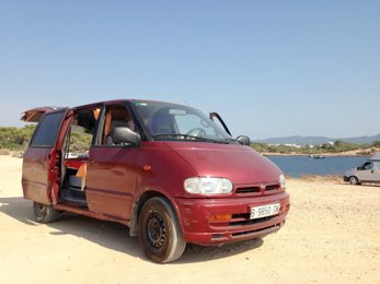 Campervan Nissan Serena em aluguer em Eivissa