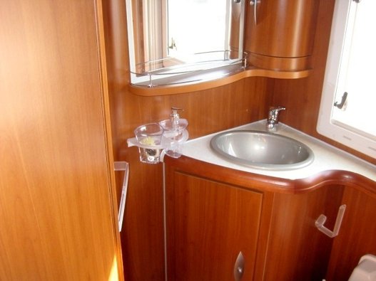 Aluguer de Autocaravana capucino Mobilvetta Kea 73