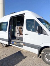 Location Van  Andilly - Renault Trafic 1,6 l 115 ch - 64680 - Yescapa