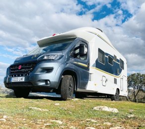 halfintegraal camper Bürstner It 726 G Te huur in Las Rozas De Madrid