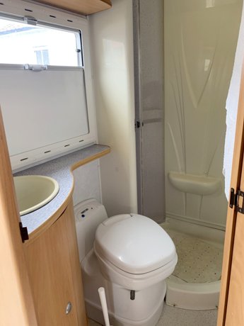 Viaggio del Camper Mansardato