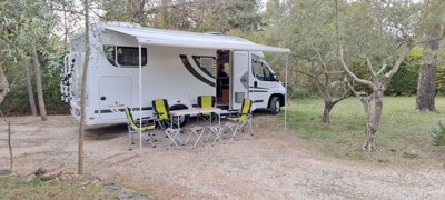halfintegraal camper Knaus 700 Meg Te huur in Le Val
