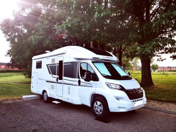 Camping-car Profilé Adria Matrix en location à Liège