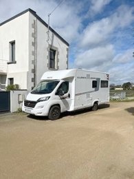Camping-car Profilé Pilote P696U en location à Saint-Hilaire-De-Riez
