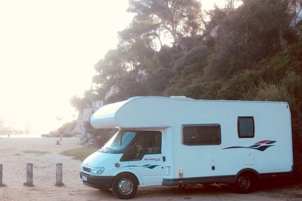 Aluguer de Autocaravana capucino Challenger Genesis 43