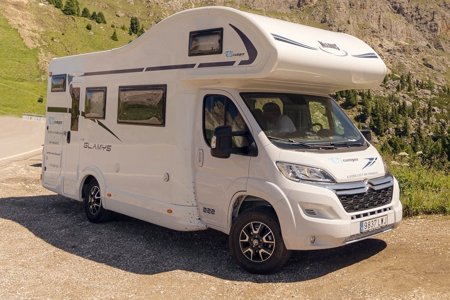 Rental Coachbuilt RV - Castellar Del Vallès - Mclouis Glamys 222 2022 |  Yescapa