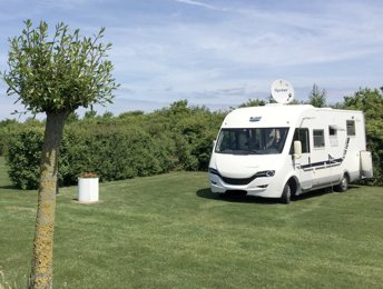 Camping-car Intégral Mc Louis Nevis 872 en location à Saint-Paul-En-Jarez
