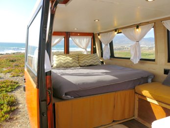 Van Mercedes 207 D en location à Costa Da Caparica