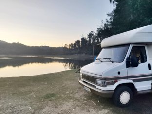 RV Low profile Dethleffs Globetrotter For rent in Vila De Prado