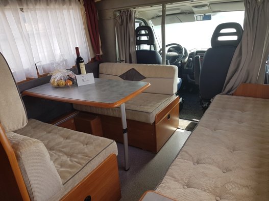 Goûtez notre vin fabuleux et l'huile d'olive