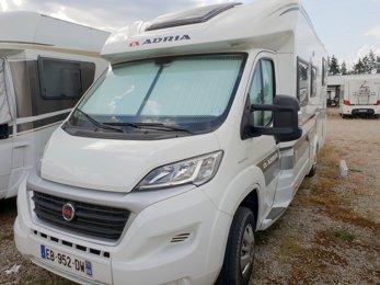 Autocaravana Perfilada Adria Matrix 670 Sbc em aluguer em Saint-Priest