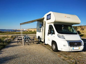 alkoof camper Sun Living Ducato 2,2l Multijet 100 ch. Te huur in Vila Nova De Gaia