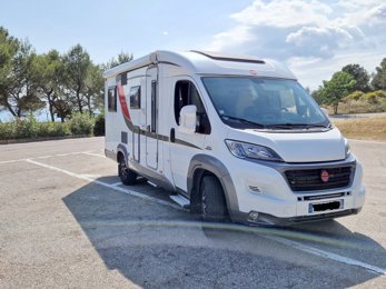 Camping-car Profilé Bürstner Brévio T646 en location à Sanary-Sur-Mer