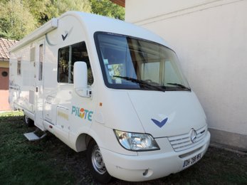 Camping-car Intégral Pilote GALAXY 901 en location à Plancher-Bas