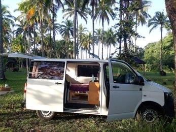 Van Volkswagen T5 2 l 140 ch en location à Saint-Paul